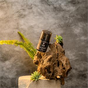 Crema Viso Uomo - Acido Ialuronico e Olio di Argan con fragranza di Oud in Linea uomo